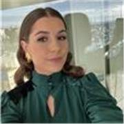 Soy veterinaria tengo 26 años actualmente preparo oposiciones y tengo varios sobrinos.