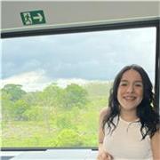 Maestra de apoyo remoto para el reforzamiento de conocimientos en temas de geografía