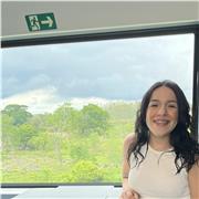 Maestra de apoyo remoto para el reforzamiento de conocimientos en temas de geografía