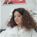 öğrenmeyi ve öğretmeyi seven yeni şeyler denemekten keyif alan biriyim. Derslerimi daha çok 7-15 yaş aralığına veriyorum.