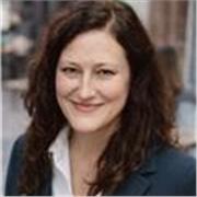 Profesional con un perfil amplio técnico y artístico.