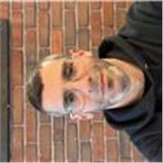 Informático con habilidades y destrezas para compartir conocimientos en mágico mundo de las tecnologías actuales. 