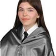 Opositora con técnicas de estudio asentadas, preparada para enseñar de forma dinámica y adaptada.