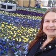 Doy clases de inglés particulares y a grupos grandes, todos los niveles y edades, experiencia más de 10 años, hablo español e inglés. Licenciada en Educación.