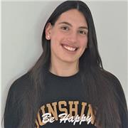 Soy Amaya Eslava, estudiante de cuarto de carrera, del Doble Grado en Educación Primaria con Educación Infantil, con máster en inglés y pedagogía, en la Universidad Pontificia Comillas de Madrid. 
Me considero una persona amable, paciente y muy empatic