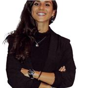 Docente impartisce lezione su tutte le materie umanistiche per bambini e universitari