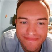 Laureato in Scienze Politiche impartisce lezioni per studenti di scuole elementari e medie