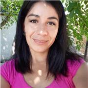 Profesora del area de Cs.Sociales imparte clases a niños de todas las edades