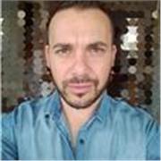 Laureato in Giurisprudenza, con specializzazione per le professioni legali, abilitato all'esercizio della professione forense, con esperienza anche nell'insegnamento di discipline giuridiche offre lezioni di diritto (costituzionale, civile, penale, ammini