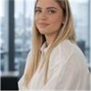 Étudiante en licence de droit, j’ai fais une classe préparatoire commerciale l’année dernière qui m’a beaucoup apporté en rigueur.