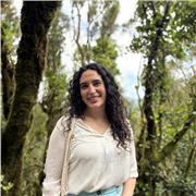 Profesora en lengua de signos imparte clases para principiantes y alumnos que quieran iniciarse en la lengua de signos.