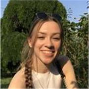 Offro lezioni private a bambini delle elementare. Ho avuto esperienza sia come maestra sia nell'aiuto compiti per volontariato.