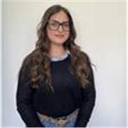 Laureata magistrale offre aiuto compiti per studenti elementari, medie e superiori