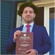 Laureato in Mediazione Linguistica impartisce lezioni di inglese a studenti di scuola media/superiori