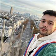 Ich spreche Arabisch, Englisch und deutsch auf Muttersprachler Level und C1 in deutsch. Ich Hilfe gerne mit Übersetzung