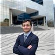 Profesor de inglés First Certificate con experiencia en métodología y capacitación específica en atención al cliente para EE.UU
