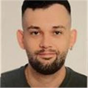 Polivalente, con experiencia y con un abanico importante de recursos pedagógicos