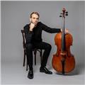 Diplomato in violoncello e composizione offre lezioni di strumento e teoria