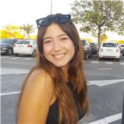 Graduada en Traducción e Interpretación de Inglés, con experiencia en el aprendizaje y la enseñanza de idiomas