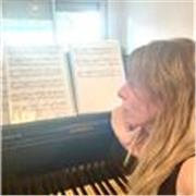 Profesora de piano con más de 18 años de experiencia. Titulada en Grado Superior. Imparto clases tanto presenciales como online. 