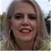 Je suis professed de langue’s. Je suis qualifiee pour enseigner les matinees suivantes:  anglais, portugais, Francais et Allemand.