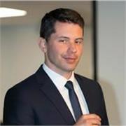 Profesor de Español imparte clases a niños de todas las edades