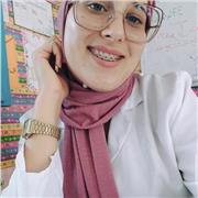 Grundschullehrerin für alle naturwissenschaftlichen, sprachlichen und gesellschaftlichen Fächer auf Arabisch.