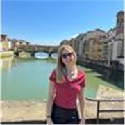 Soy una estudiante que está buscando trabajo para verano, durante los meses de junio, julio y agosto.