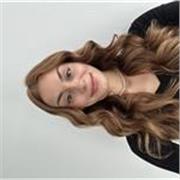 Estudiante de diseño de interiores apasionada por los idiomas. 