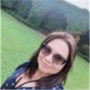 Pedagoga y psicóloga, latinoamericana y hablante nativa de español.