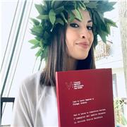 Docente di Lettere, laureata in Filologia moderna con esperienza decennale offre lezioni per ragazzi di scuole medie, superiori