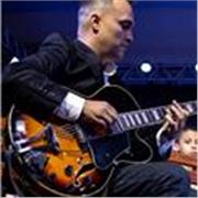 On line Guitar Lessons - Play with Rhythm and Expression