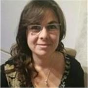 Profesora de contabilidad básica para estudiantes y profesionales que se inician en el sector