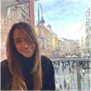 Insegnante di Italiano madrelingua con laurea triennale in Linfo e magistrale in Marketing