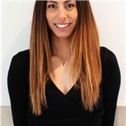 Italian girl teaches the Italian language to foreigners