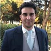 Laureato in Giurisprudenza con esperienza accademica maturata in UK, impartisce lezioni e opportunità di conversazione in inglese