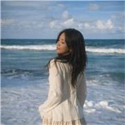 Profesora de inglés imparte clases a niños de todas las edades