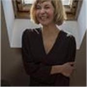 Profesora de Psicología, Bellas Artes, Innovación y Filosofía, con más de 20 años de experiencia.