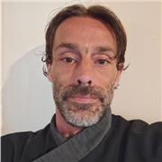 Je vous  propose mes services, avec plus 
de 17ans dans la restauration  des cours  de cuisine à domicile , ou en visio