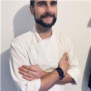 Formateur depuis de nombreuses années en cuisine, je forme à la fois les novices en cuisine ainsi que les professionnels