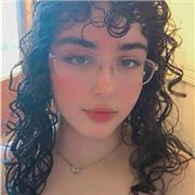 Profesora de matemáticas con experiencia enseñando a otros estudiantes