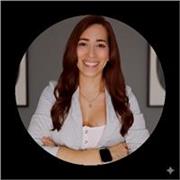 ¡Hola! Soy Lía Carrasco, licenciada en traducción con los idiomas portugués - italiano por la Universidad Central de Venezuela. Tengo 6 años de experiencia dando clases a nivel universitario. Adicionalmente, me desempeño como traductora audiovisual. Sin e