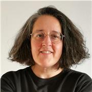 Nette und geduldige Englischlehrerin - Universitätsabsolventin M.A. - mit 5 Jahren Erfahrung - Spaß beim Lernen