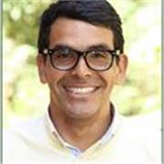 Profesor especialista en procesos académicos con estudiantes de primaria y básica secundaria