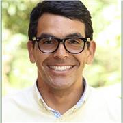 Profesor especialista en procesos académicos con estudiantes de primaria y básica secundaria