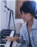 Profesora de piano, teoría y lenguaje musical