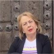Mi nombre es Manuela Casado y soy Licenciada en Filologia go muchísima experiencia en la enseñanza del inglés y otras materias