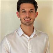 Professeur pour du soutien scolaire, issu d'une filière ES et actuellement en master de droit, je suis à votre disposition et prêt à répondre à vos attentes.