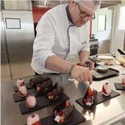 Professionnel de la cuisine donne cours de cuisine et de pâtisserie, accessible à toutes et tous