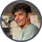 Enseño ashtanga y vinyasa krama yoga en el Centro Victoria